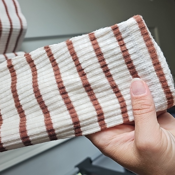 MAURICES womens sz large like new striped long sleeve top. Rust and cream!!! - Picture 7 of 7